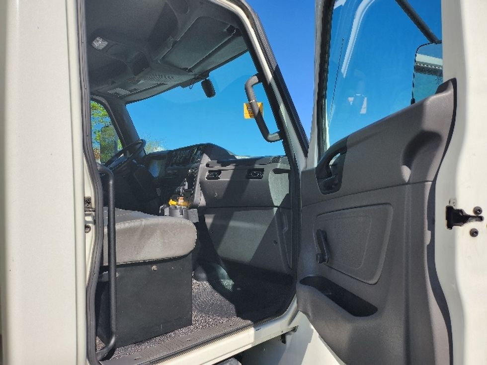 Medium Duty Box Truck-Light and Medium Duty Trucks-International-2021-MV607-Greensboro-NC-132,500\n\t\tmiles-$ 66,000 - Image 13