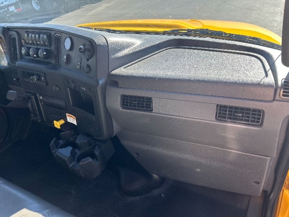 Medium Duty Box Truck-Light and Medium Duty Trucks-International-2021-MV607-Greensboro-NC-239,719\n\t\tmiles-$ 35,500 - Image 20