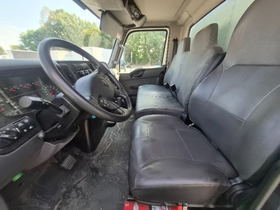 Medium Duty Box Truck-Light and Medium Duty Trucks-International-2021-MV607-Greensboro-NC-40,416\n\t\tmiles-$ 71,250 - Image 18