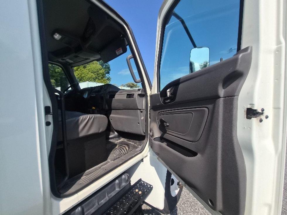 Medium Duty Box Truck-Light and Medium Duty Trucks-International-2021-MV607-Greensboro-NC-40,416\n\t\tmiles-$ 71,250 - Image 19