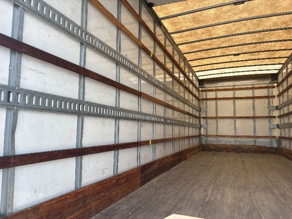 Medium Duty Box Truck-Light and Medium Duty Trucks-International-2021-MV607-Hammond-LA-109,790\n\t\tmiles-$ 71,000 - Image 11