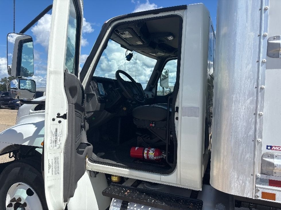 Medium Duty Box Truck-Light and Medium Duty Trucks-International-2021-MV607-Hammond-LA-109,790\n\t\tmiles-$ 71,000 - Image 16