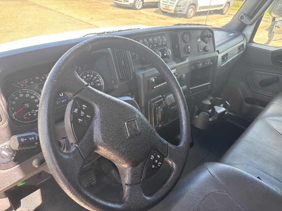 Medium Duty Box Truck-Light and Medium Duty Trucks-International-2021-MV607-Hammond-LA-109,790\n\t\tmiles-$ 71,000 - Image 17