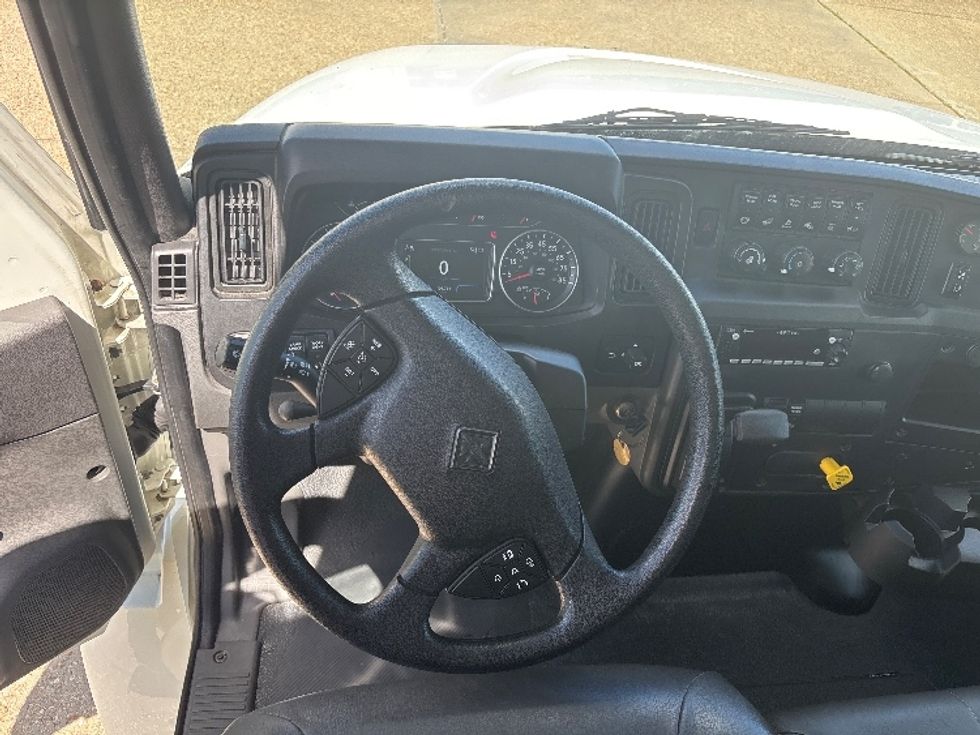 Medium Duty Box Truck-Light and Medium Duty Trucks-International-2021-MV607-Hammond-LA-109,790\n\t\tmiles-$ 71,000 - Image 18