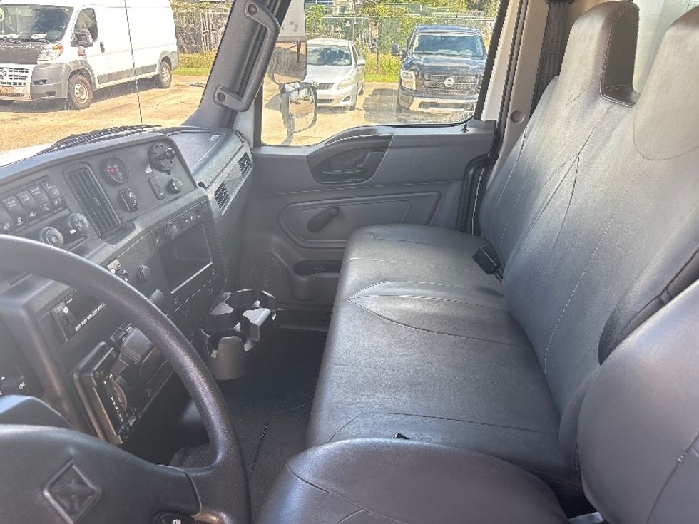 Medium Duty Box Truck-Light and Medium Duty Trucks-International-2021-MV607-Hammond-LA-109,790\n\t\tmiles-$ 71,000 - Image 19