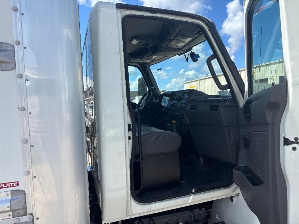 Medium Duty Box Truck-Light and Medium Duty Trucks-International-2021-MV607-Hammond-LA-109,790\n\t\tmiles-$ 71,000 - Image 20