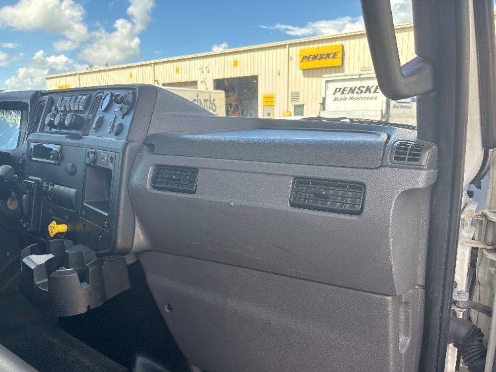 Medium Duty Box Truck-Light and Medium Duty Trucks-International-2021-MV607-Hammond-LA-109,790\n\t\tmiles-$ 71,000 - Image 21