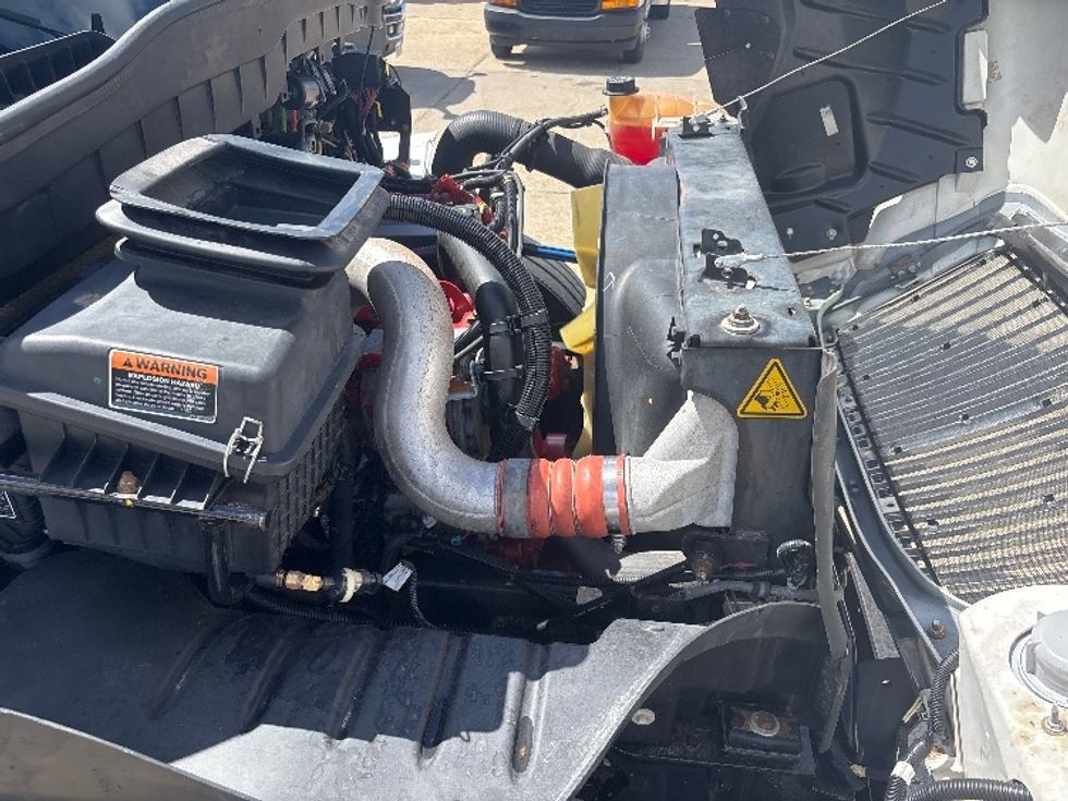 Medium Duty Box Truck-Light and Medium Duty Trucks-International-2021-MV607-Hammond-LA-109,790\n\t\tmiles-$ 71,000 - Image 23