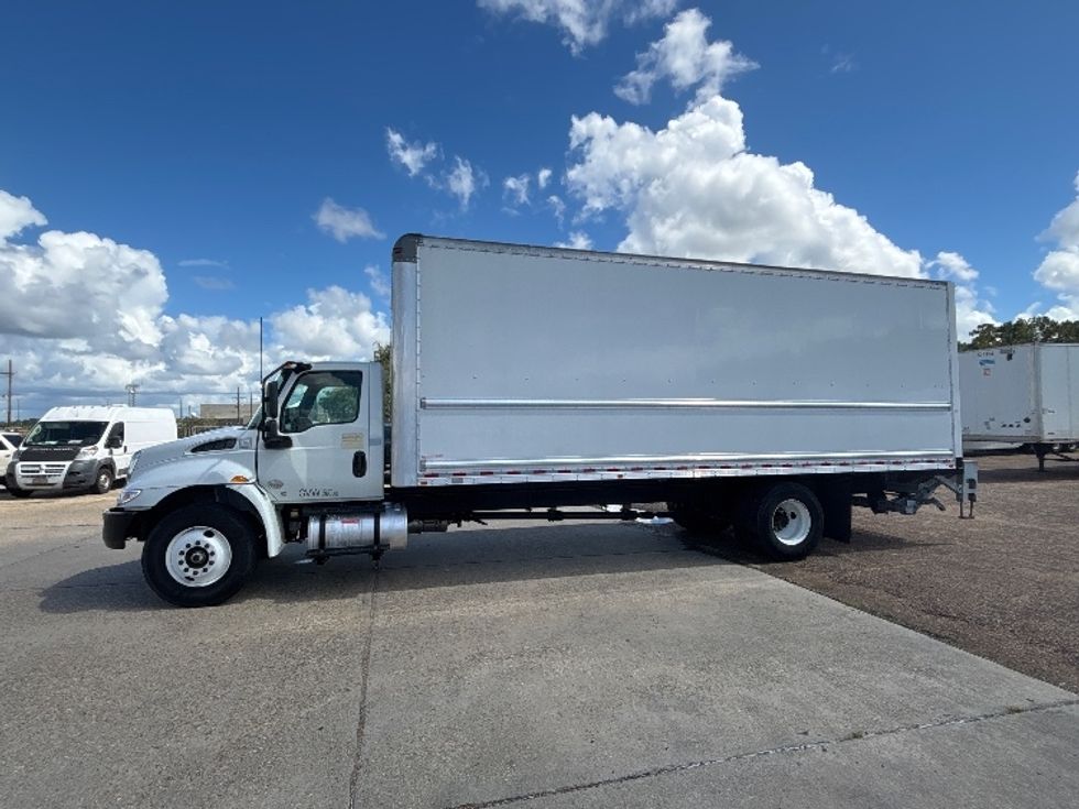 Medium Duty Box Truck-Light and Medium Duty Trucks-International-2021-MV607-Hammond-LA-109,790\n\t\tmiles-$ 71,000 - Image 4