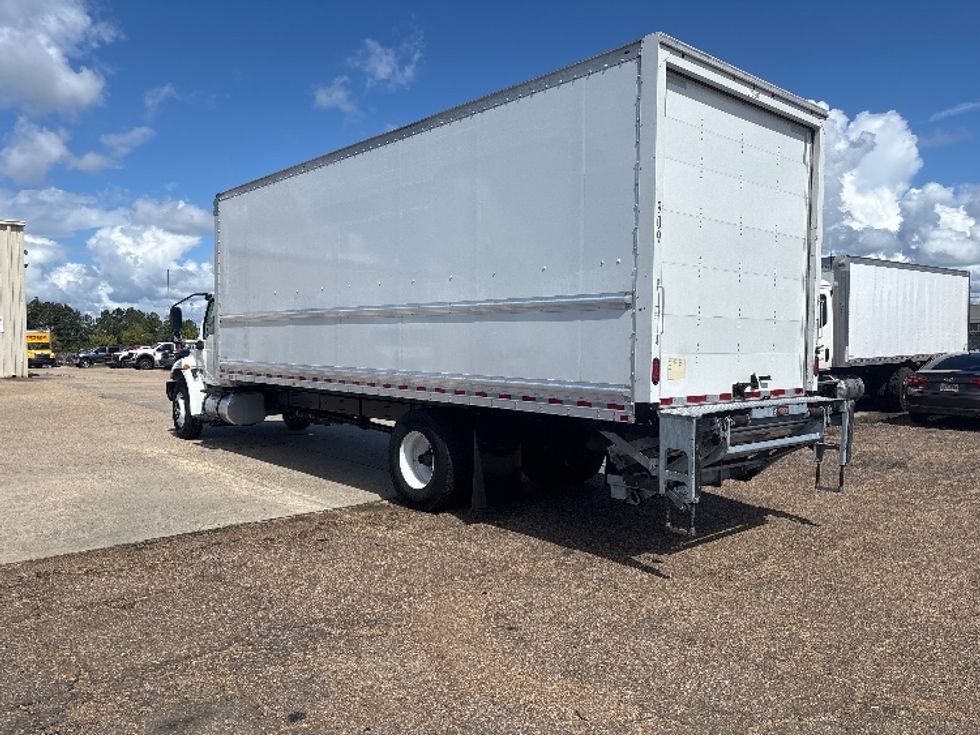 Medium Duty Box Truck-Light and Medium Duty Trucks-International-2021-MV607-Hammond-LA-109,790\n\t\tmiles-$ 71,000 - Image 6