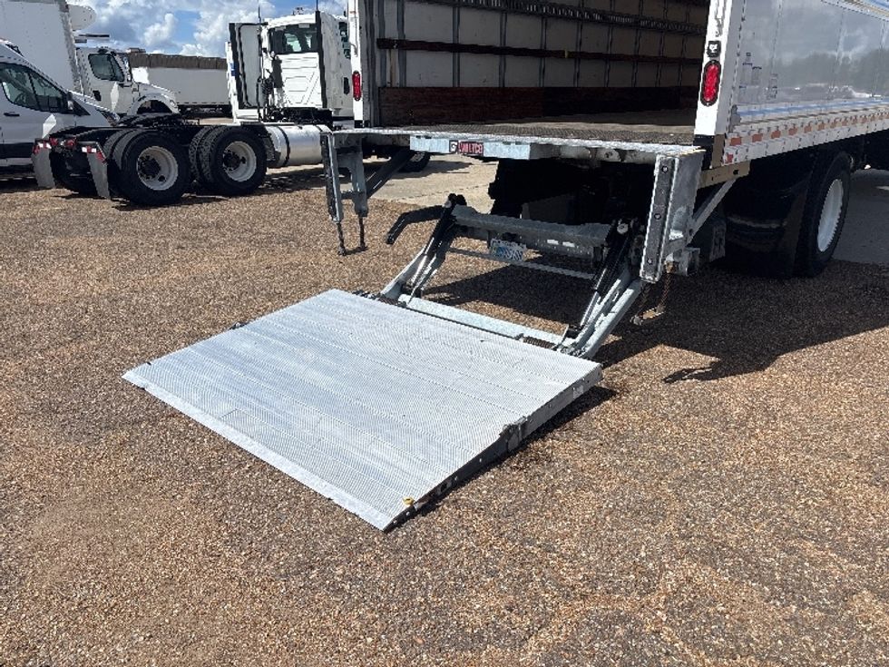 Medium Duty Box Truck-Light and Medium Duty Trucks-International-2021-MV607-Hammond-LA-109,790\n\t\tmiles-$ 71,000 - Image 9