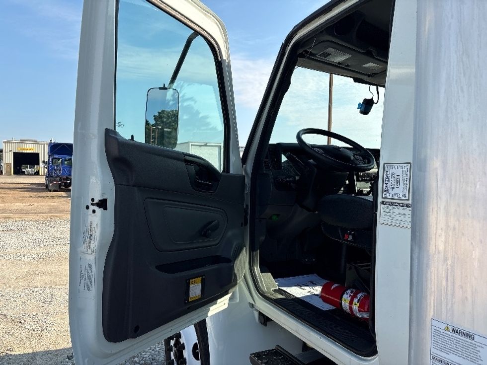 Medium Duty Box Truck-Light and Medium Duty Trucks-International-2021-MV607-Hammond-LA-123,799\n\t\tmiles-$ 69,250 - Image 16