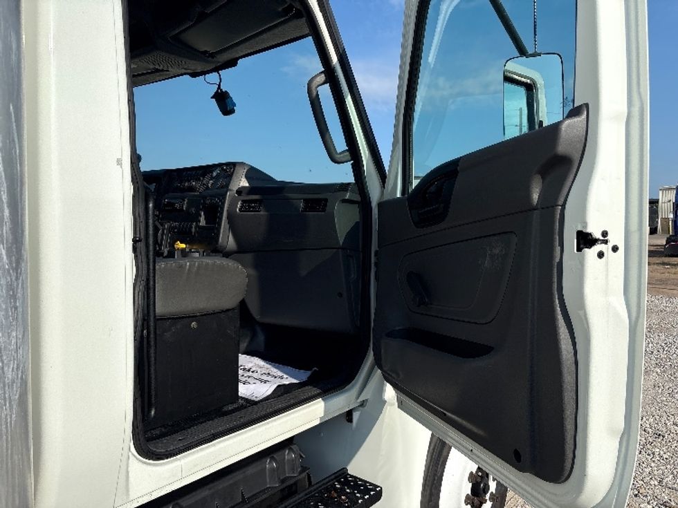 Medium Duty Box Truck-Light and Medium Duty Trucks-International-2021-MV607-Hammond-LA-123,799\n\t\tmiles-$ 69,250 - Image 20