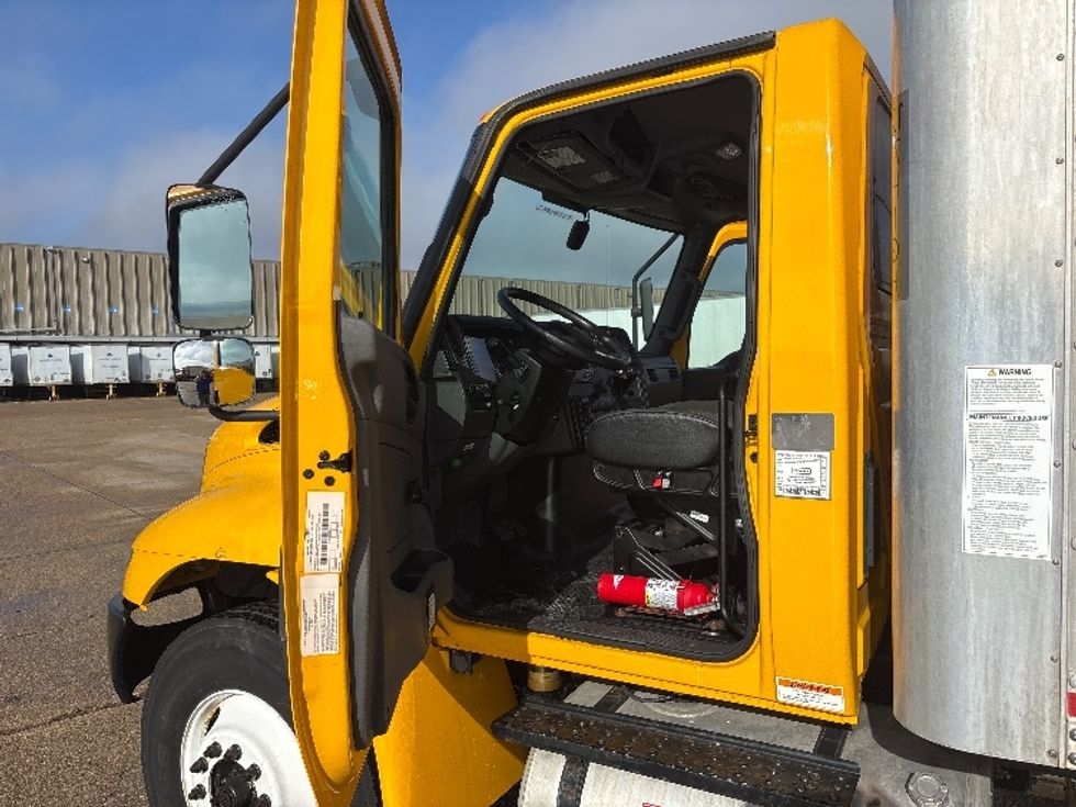 Medium Duty Box Truck-Light and Medium Duty Trucks-International-2021-MV607-Hammond-LA-147,660\n\t\tmiles-$ 44,000 - Image 16