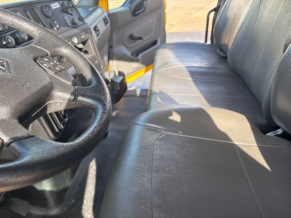 Medium Duty Box Truck-Light and Medium Duty Trucks-International-2021-MV607-Hammond-LA-147,660\n\t\tmiles-$ 44,000 - Image 18