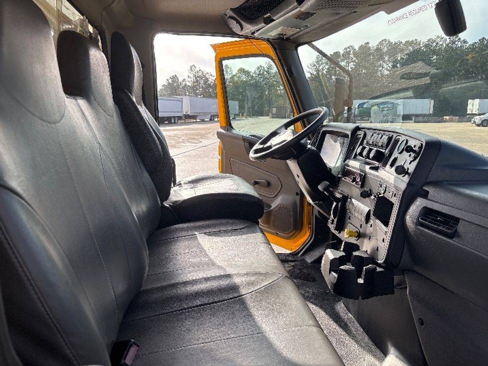 Medium Duty Box Truck-Light and Medium Duty Trucks-International-2021-MV607-Hammond-LA-147,660\n\t\tmiles-$ 44,000 - Image 21