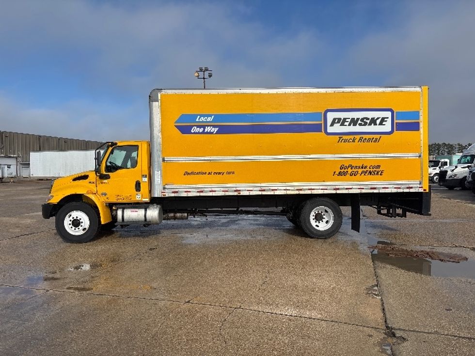 Medium Duty Box Truck-Light and Medium Duty Trucks-International-2021-MV607-Hammond-LA-147,660\n\t\tmiles-$ 44,000 - Image 4