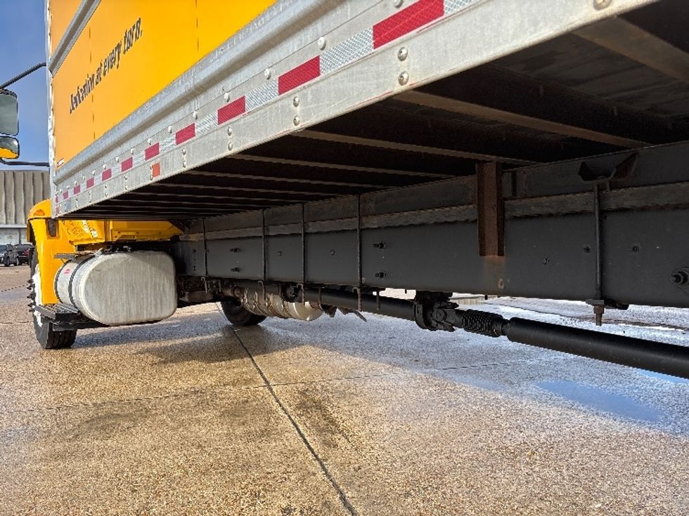 Medium Duty Box Truck-Light and Medium Duty Trucks-International-2021-MV607-Hammond-LA-147,660\n\t\tmiles-$ 44,000 - Image 5