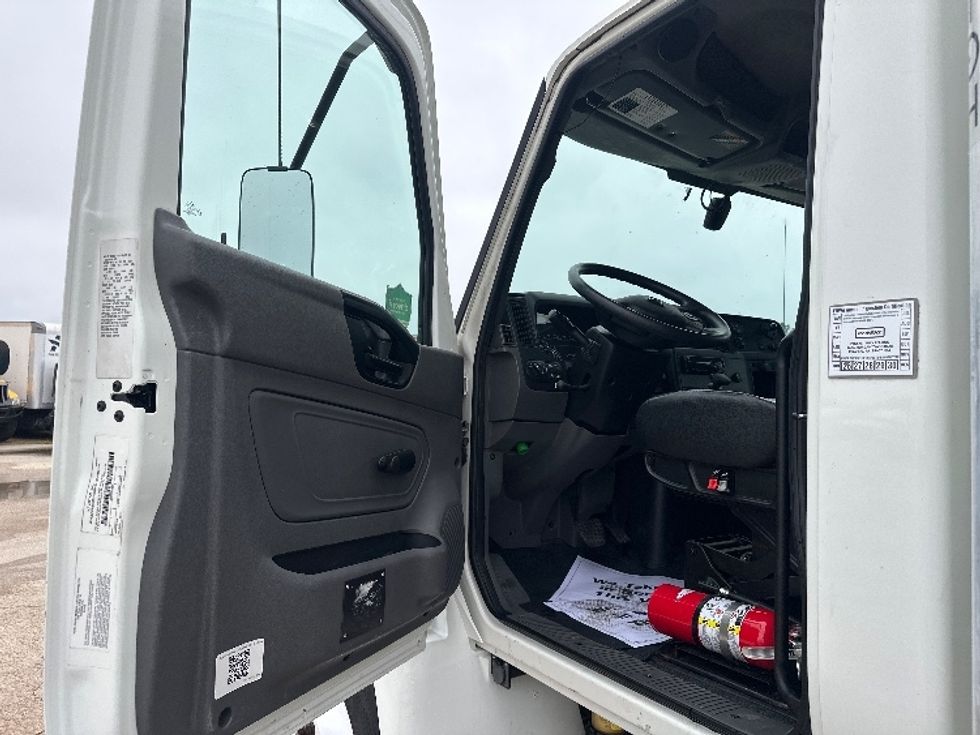 Medium Duty Box Truck-Light and Medium Duty Trucks-International-2021-MV607-Hammond-LA-149,360\n\t\tmiles-$ 60,250 - Image 16