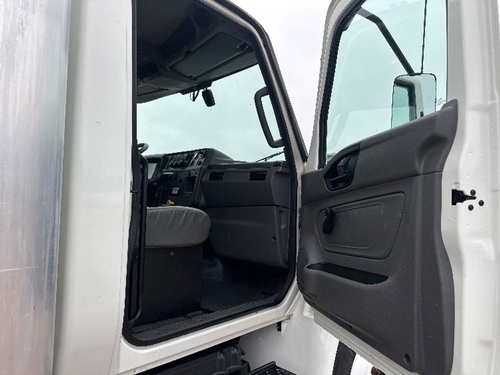 Medium Duty Box Truck-Light and Medium Duty Trucks-International-2021-MV607-Hammond-LA-149,360\n\t\tmiles-$ 60,250 - Image 20