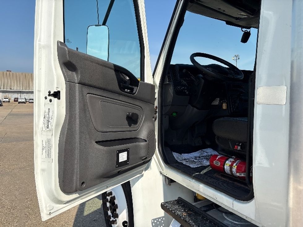Medium Duty Box Truck-Light and Medium Duty Trucks-International-2021-MV607-Hammond-LA-166,797\n\t\tmiles-$ 62,250 - Image 16