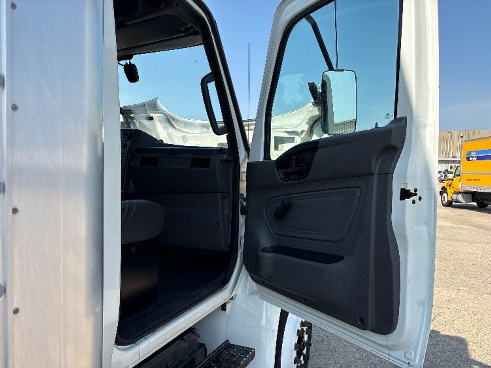 Medium Duty Box Truck-Light and Medium Duty Trucks-International-2021-MV607-Hammond-LA-166,797\n\t\tmiles-$ 62,250 - Image 20