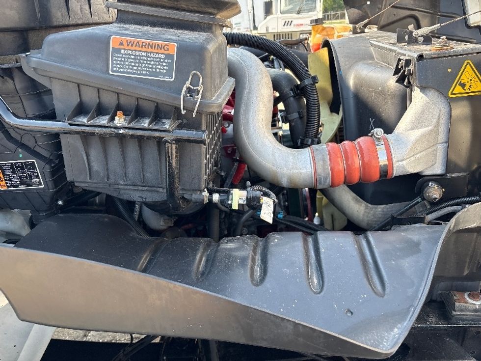 Medium Duty Box Truck-Light and Medium Duty Trucks-International-2021-MV607-Hammond-LA-166,797\n\t\tmiles-$ 62,250 - Image 23