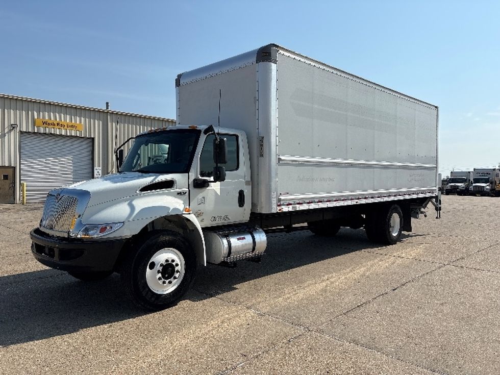 Medium Duty Box Truck-Light and Medium Duty Trucks-International-2021-MV607-Hammond-LA-166,797\n\t\tmiles-$ 62,250 - Image 3