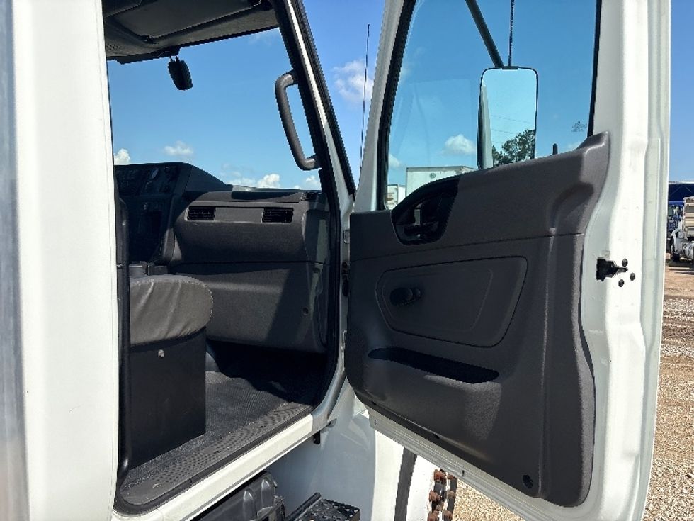Medium Duty Box Truck-Light and Medium Duty Trucks-International-2021-MV607-Hammond-LA-168,346\n\t\tmiles-$ 62,000 - Image 19