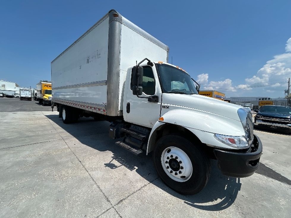 Medium Duty Box Truck-Light and Medium Duty Trucks-International-2021-MV607-Hammond-LA-213,262\n\t\tmiles-$ 47,250 - Image 1