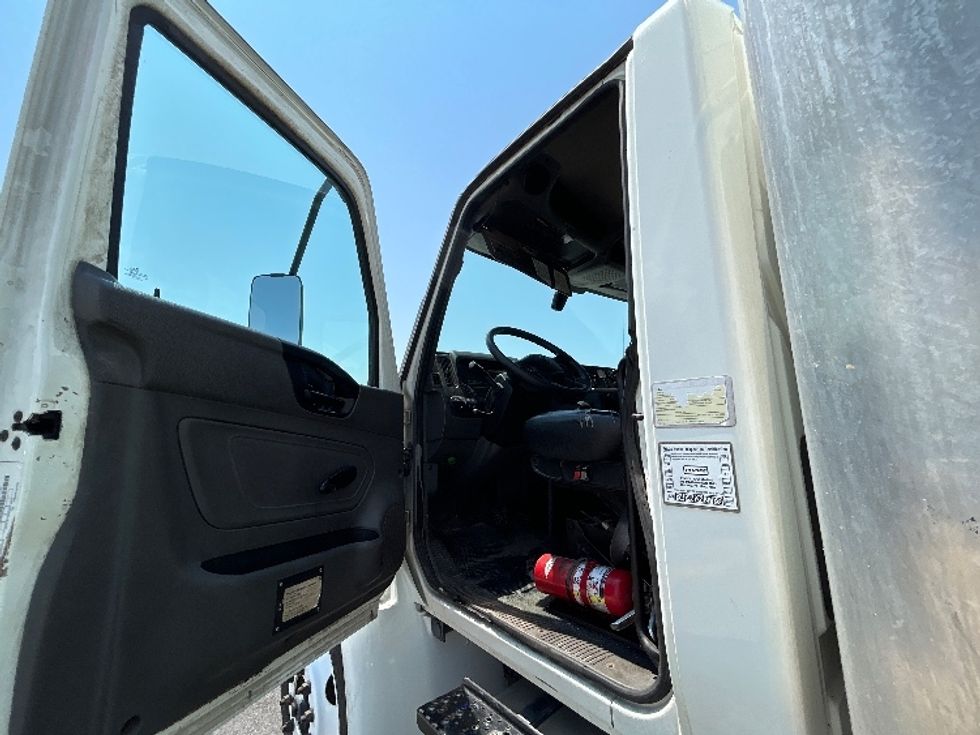 Medium Duty Box Truck-Light and Medium Duty Trucks-International-2021-MV607-Hammond-LA-213,262\n\t\tmiles-$ 47,250 - Image 16