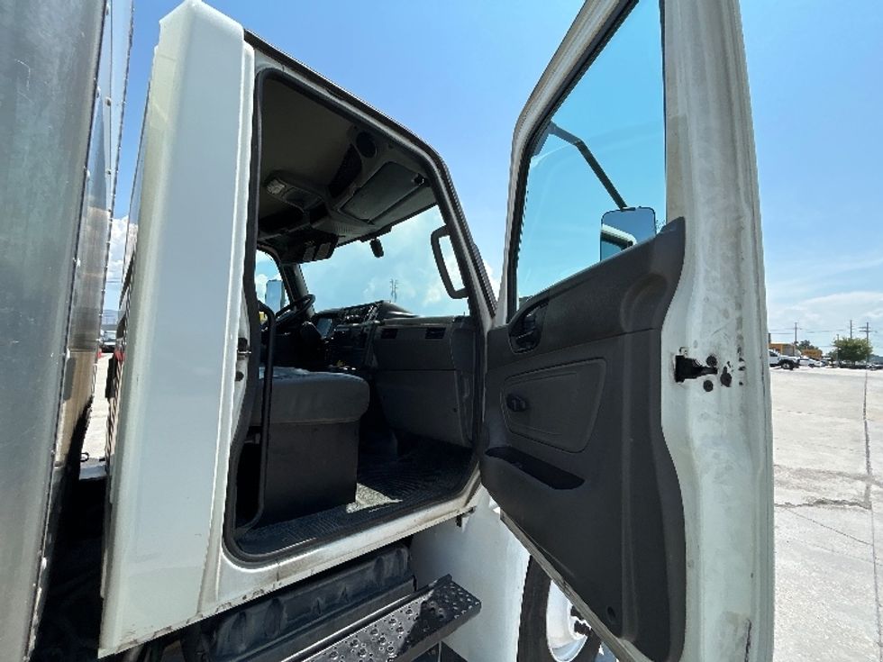 Medium Duty Box Truck-Light and Medium Duty Trucks-International-2021-MV607-Hammond-LA-213,262\n\t\tmiles-$ 47,250 - Image 20