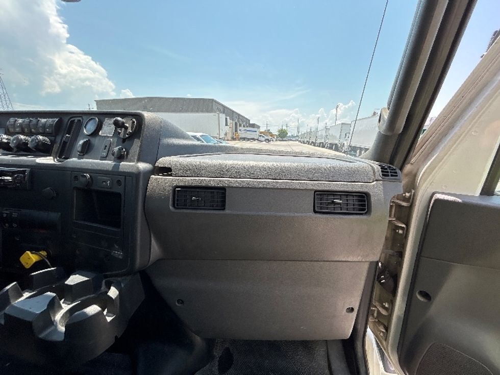 Medium Duty Box Truck-Light and Medium Duty Trucks-International-2021-MV607-Hammond-LA-213,262\n\t\tmiles-$ 47,250 - Image 21