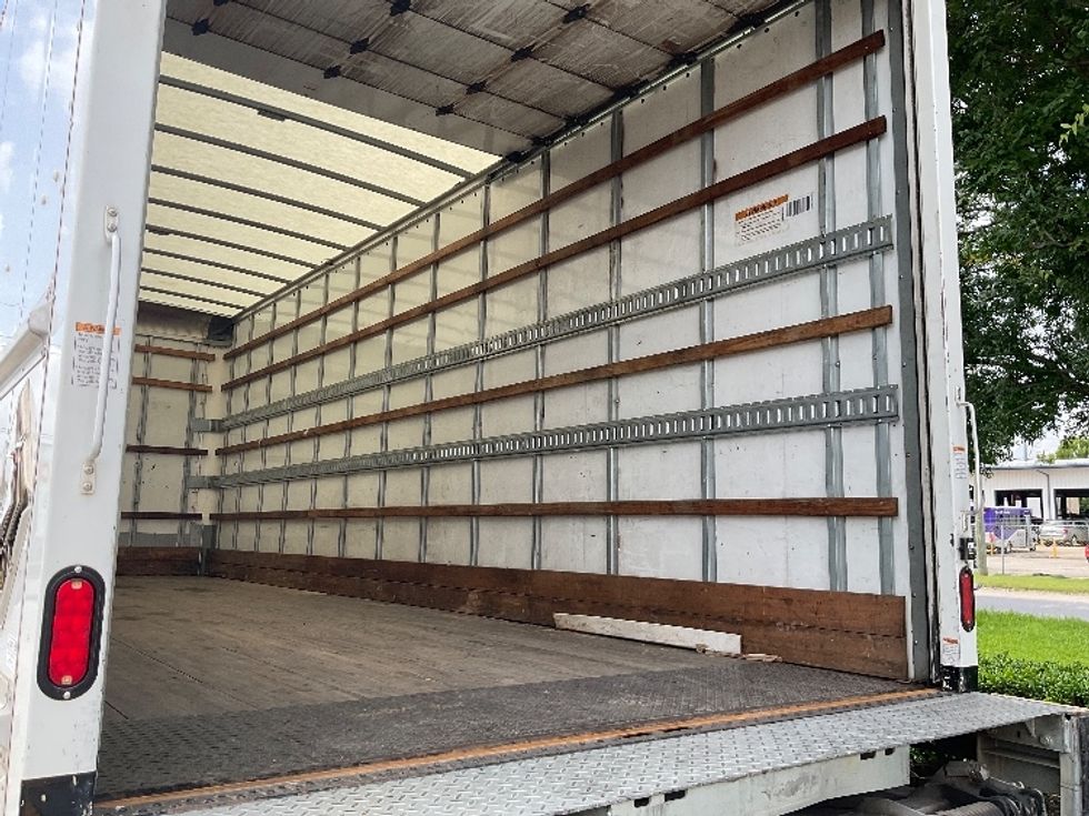 Medium Duty Box Truck-Light and Medium Duty Trucks-International-2021-MV607-Hammond-LA-232,801\n\t\tmiles-$ 49,750 - Image 12