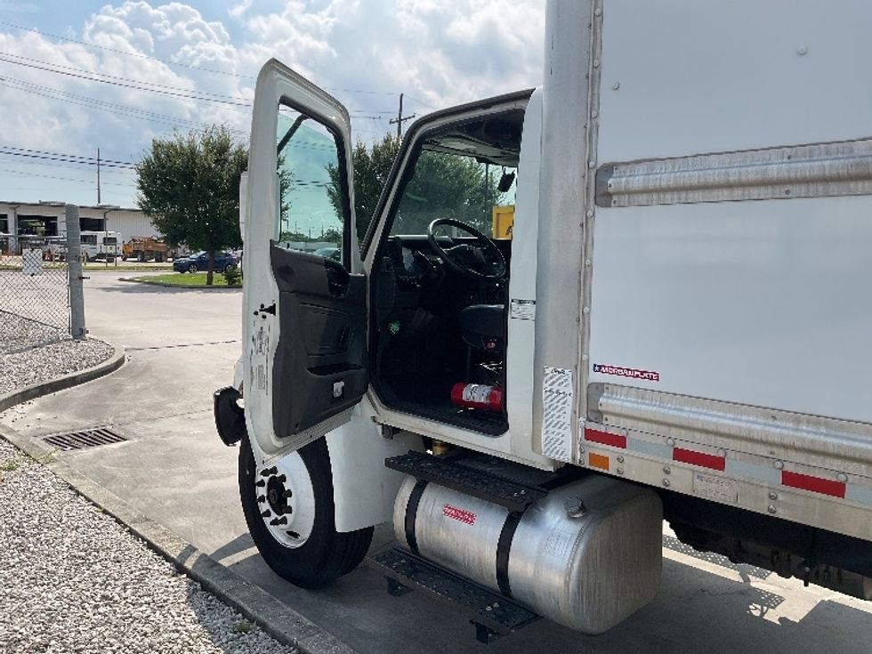 Medium Duty Box Truck-Light and Medium Duty Trucks-International-2021-MV607-Hammond-LA-232,801\n\t\tmiles-$ 49,750 - Image 16