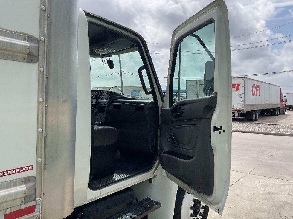 Medium Duty Box Truck-Light and Medium Duty Trucks-International-2021-MV607-Hammond-LA-232,801\n\t\tmiles-$ 49,750 - Image 20