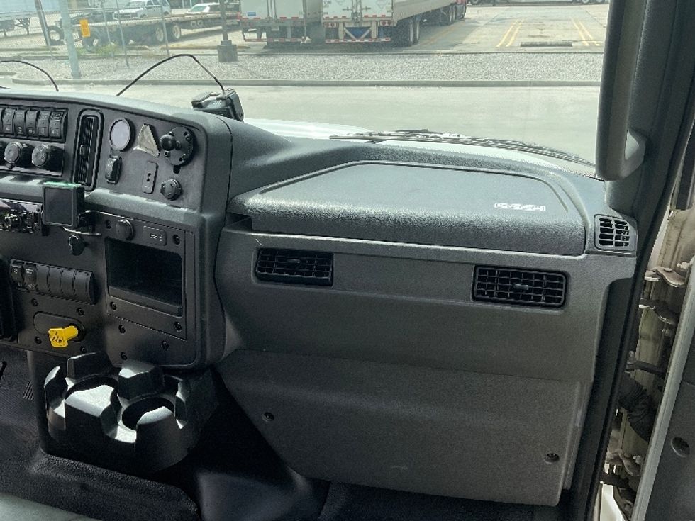 Medium Duty Box Truck-Light and Medium Duty Trucks-International-2021-MV607-Hammond-LA-232,801\n\t\tmiles-$ 49,750 - Image 21