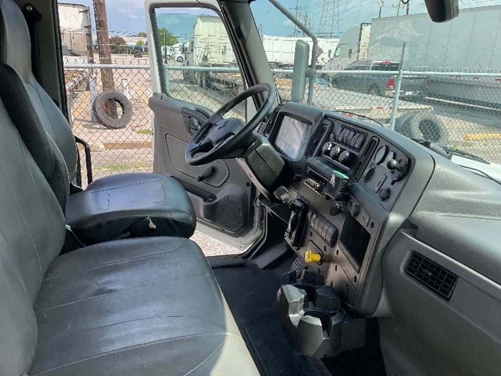Medium Duty Box Truck-Light and Medium Duty Trucks-International-2021-MV607-Hammond-LA-232,801\n\t\tmiles-$ 49,750 - Image 22
