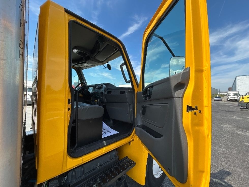 Medium Duty Box Truck-Light and Medium Duty Trucks-International-2021-MV607-Hammond-LA-259,464\n\t\tmiles-$ 31,750 - Image 19