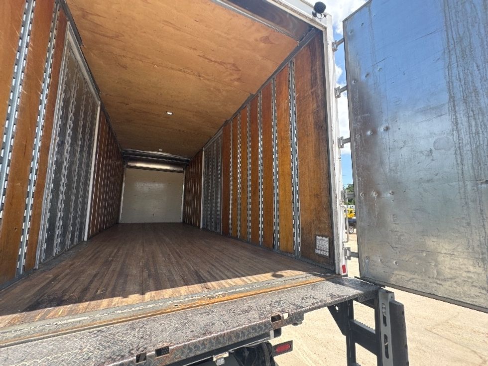 Medium Duty Box Truck-Light and Medium Duty Trucks-International-2021-MV607-Hammond-LA-58,221\n\t\tmiles-$ 72,750 - Image 12