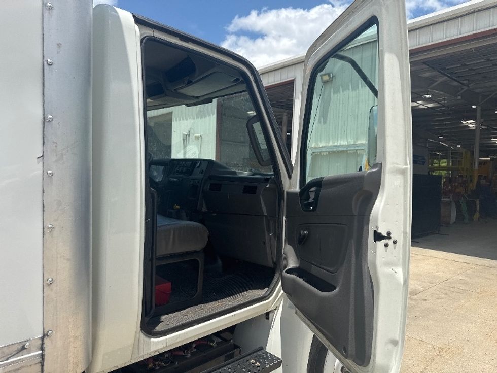 Medium Duty Box Truck-Light and Medium Duty Trucks-International-2021-MV607-Hammond-LA-58,221\n\t\tmiles-$ 72,750 - Image 20