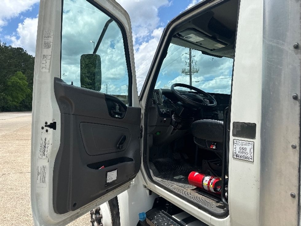 Medium Duty Box Truck-Light and Medium Duty Trucks-International-2021-MV607-Hammond-LA-73,387\n\t\tmiles-$ 71,750 - Image 14