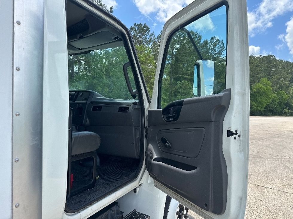 Medium Duty Box Truck-Light and Medium Duty Trucks-International-2021-MV607-Hammond-LA-73,387\n\t\tmiles-$ 71,750 - Image 18