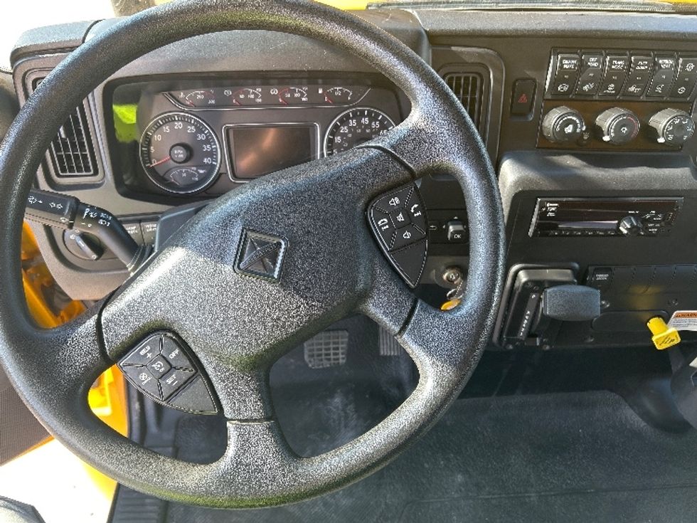 Medium Duty Box Truck-Light and Medium Duty Trucks-International-2021-MV607-Harahan-LA-177,353\n\t\tmiles-$ 45,500 - Image 16