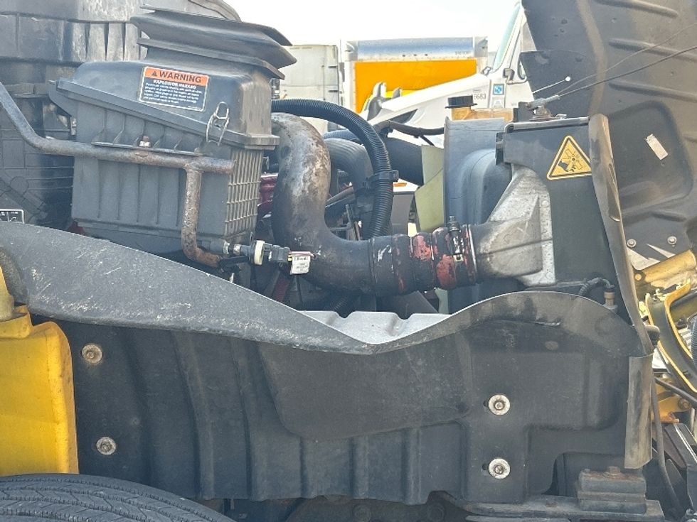 Medium Duty Box Truck-Light and Medium Duty Trucks-International-2021-MV607-Harahan-LA-177,353\n\t\tmiles-$ 45,500 - Image 21