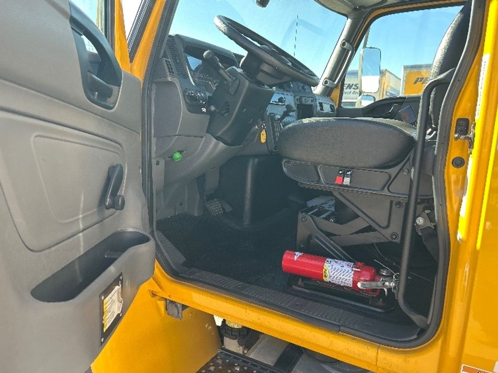 Medium Duty Box Truck-Light and Medium Duty Trucks-International-2021-MV607-Harahan-LA-193,844\n\t\tmiles-$ 43,500 - Image 16