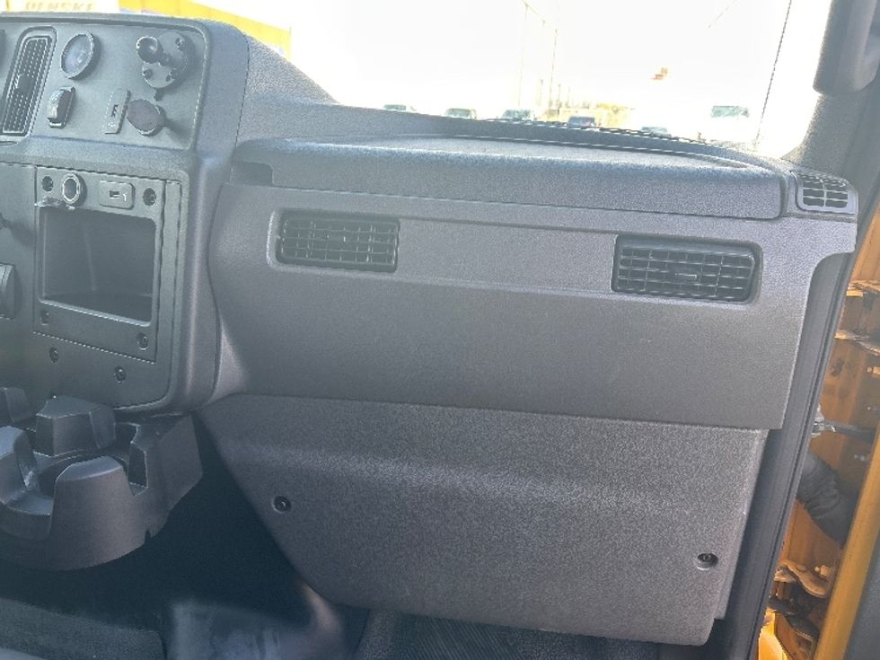 Medium Duty Box Truck-Light and Medium Duty Trucks-International-2021-MV607-Harahan-LA-238,658\n\t\tmiles-$ 36,750 - Image 20