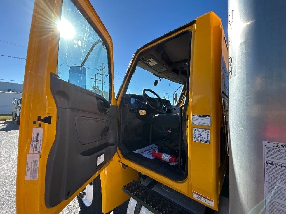 Medium Duty Box Truck-Light and Medium Duty Trucks-International-2021-MV607-Harahan-LA-252,828\n\t\tmiles-$ 32,750 - Image 15