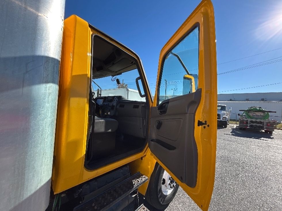 Medium Duty Box Truck-Light and Medium Duty Trucks-International-2021-MV607-Harahan-LA-252,828\n\t\tmiles-$ 32,750 - Image 19