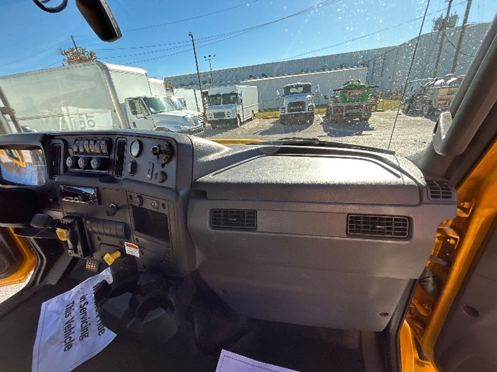 Medium Duty Box Truck-Light and Medium Duty Trucks-International-2021-MV607-Harahan-LA-252,828\n\t\tmiles-$ 32,750 - Image 20